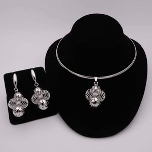 Necklace set
